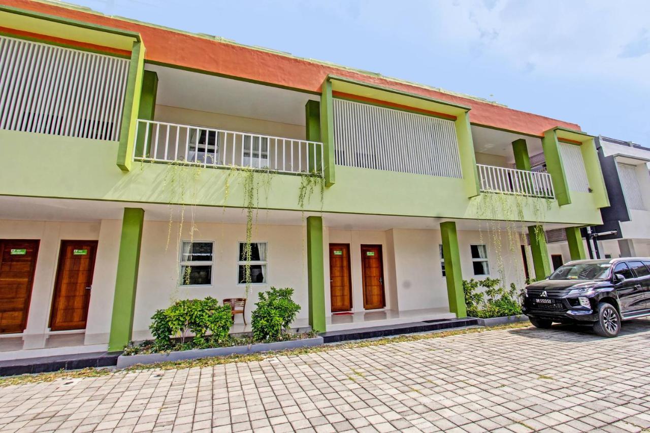 Capital O 91384 Rintaka Residence Senggigi Exterior foto